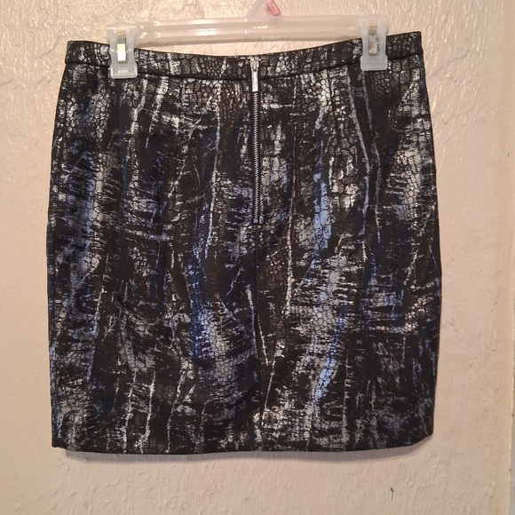 Metallic Black and Silver Skirt Size 4 - Picture 2 of 2